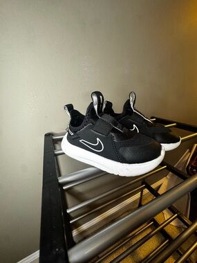 EUC Nike Black and White Kids Slip-On Sneakers Toddler Size 9C